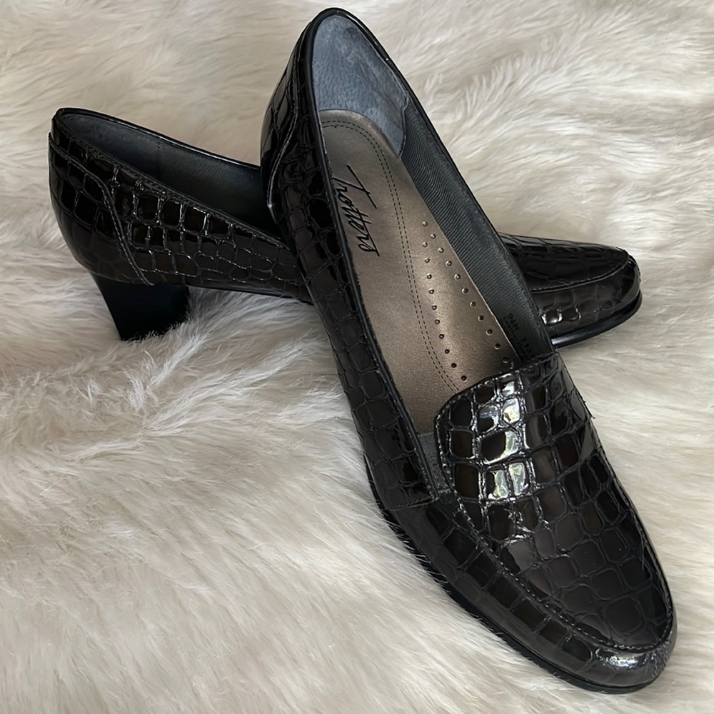TROTTERS :NWOT shoes ladies 9.5 N